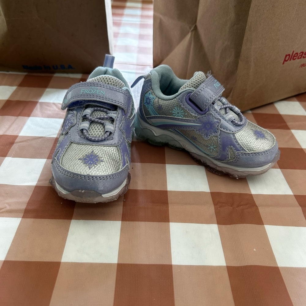 Size 6c toddler girl frozen sketchers GUC worn a handful of time!